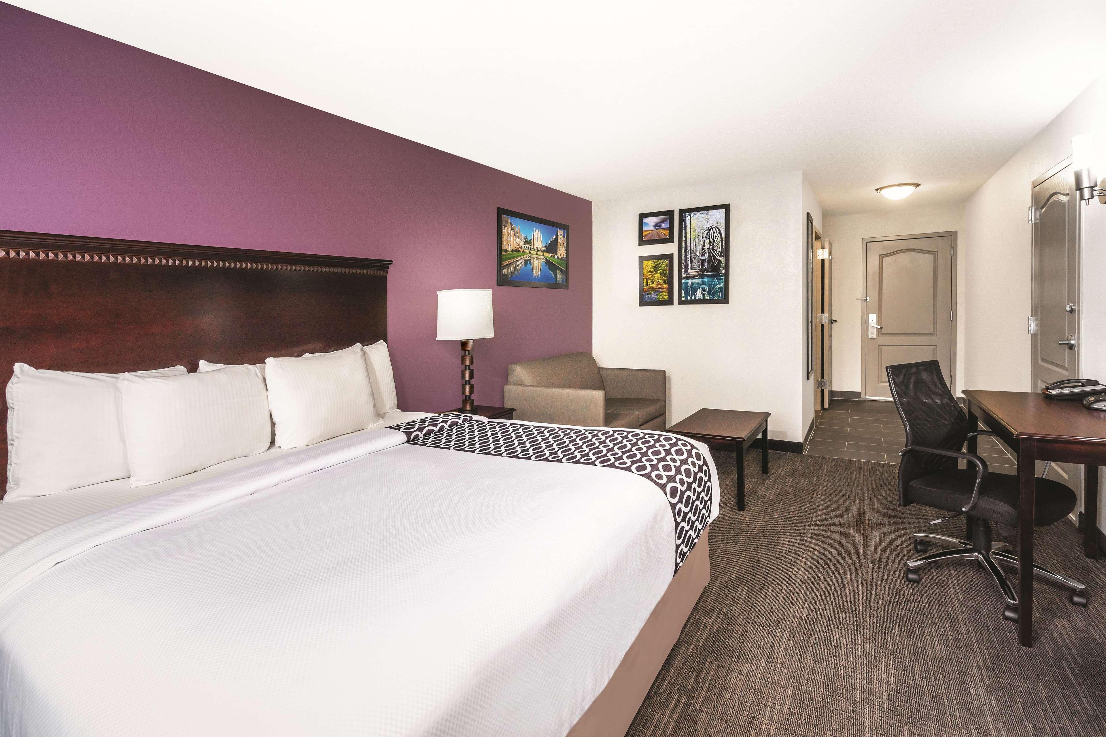 La Quinta By Wyndham Rome Hotel Exterior photo