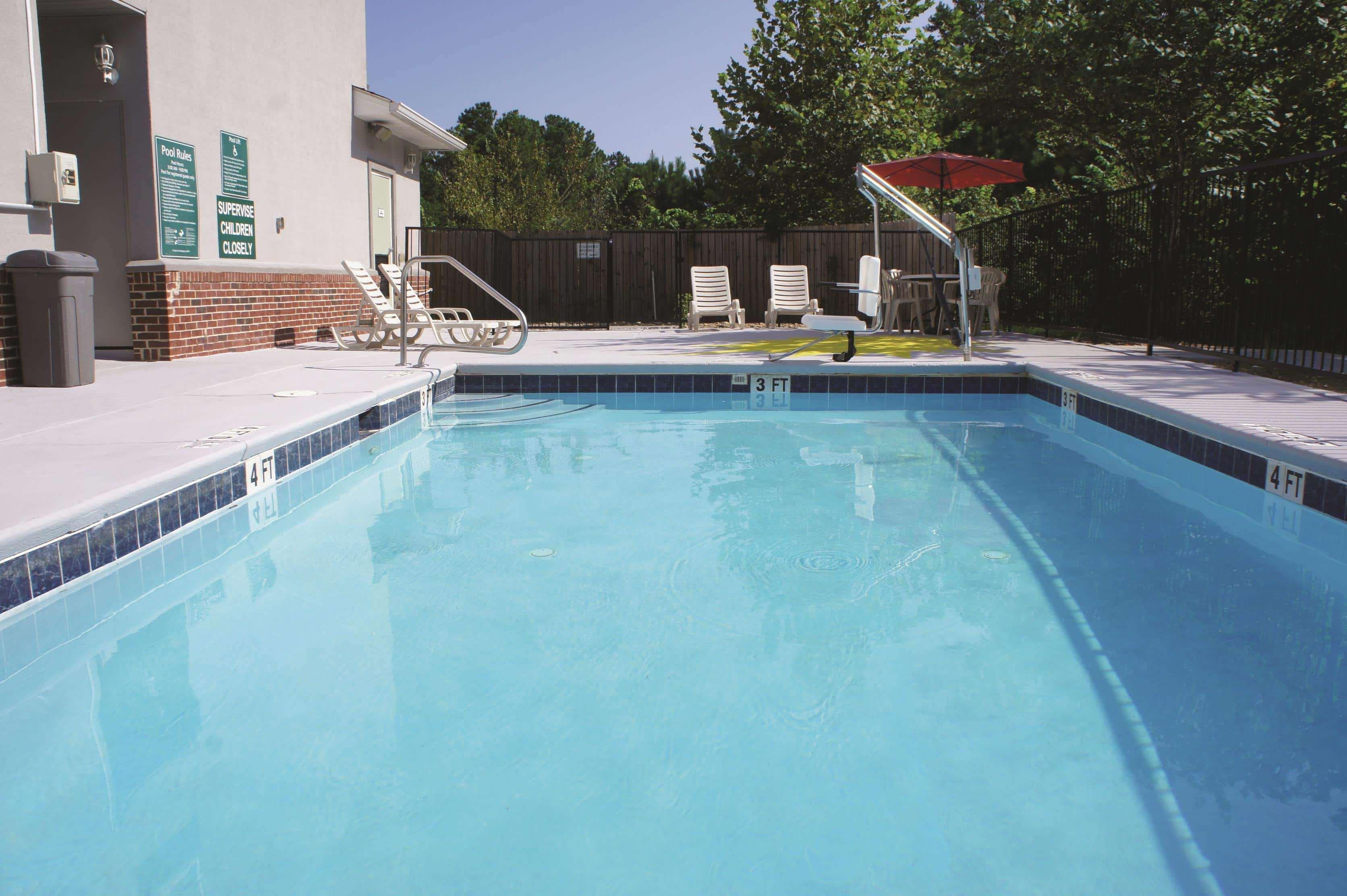 La Quinta By Wyndham Rome Hotel Exterior photo