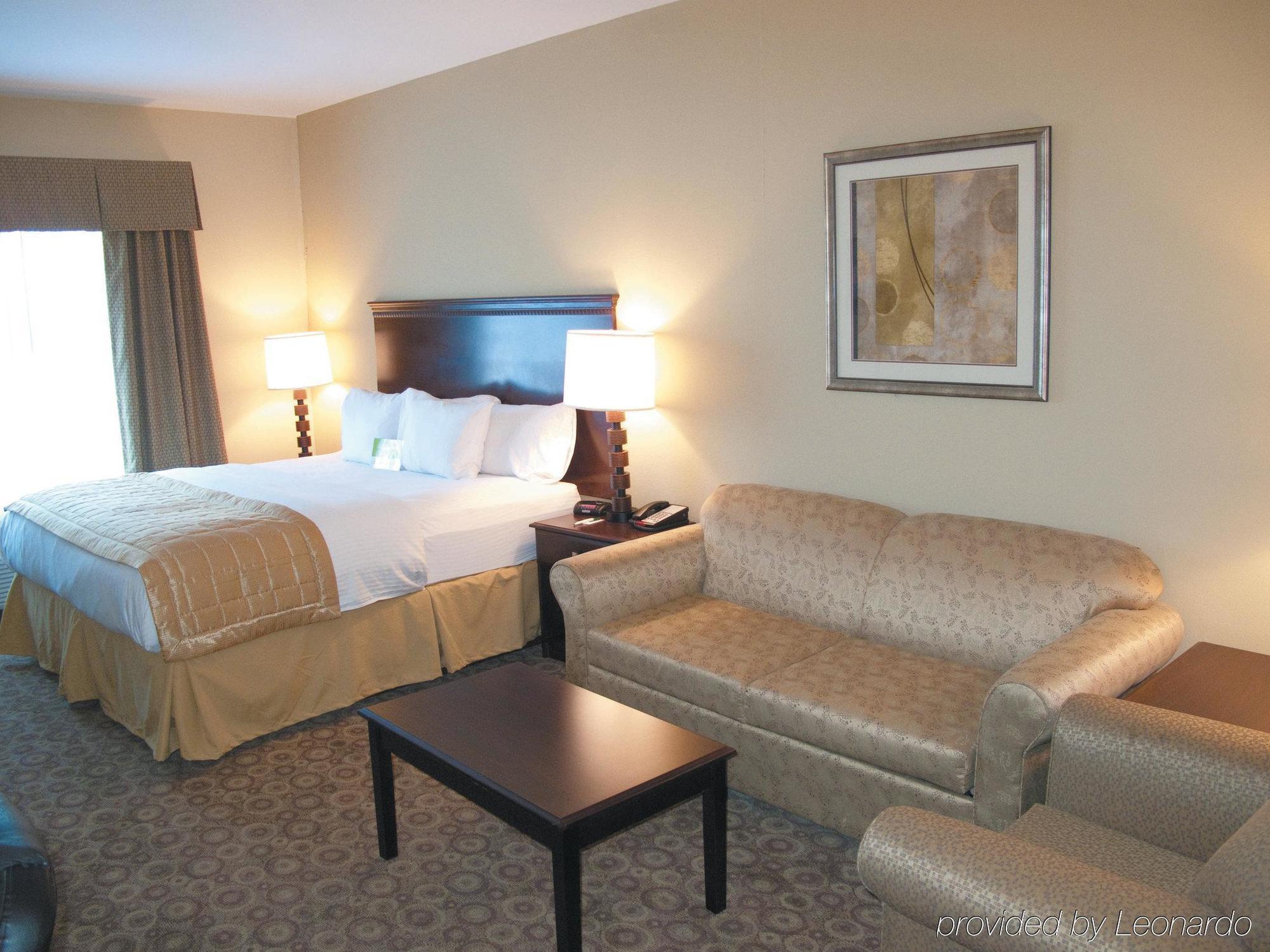 La Quinta By Wyndham Rome Hotel Room photo