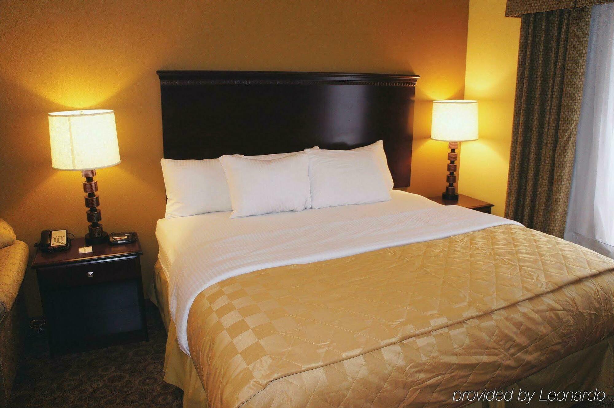 La Quinta By Wyndham Rome Hotel Room photo